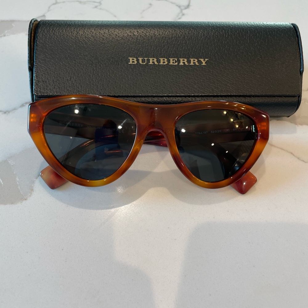 Burberry tortoiseshell brown sunglasses with box